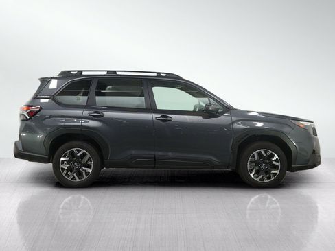 Used 2025 Subaru Forester Premium AWD/4WD image 6