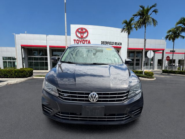 Used 2017 Volkswagen Passat 1.8T R-Line FWD image 2