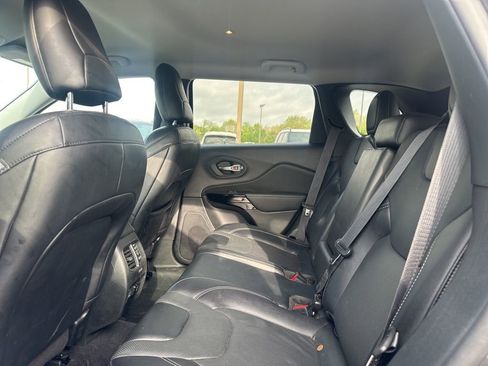 Used 2023 Jeep Cherokee Altitude Lux image 18