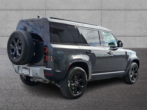 Used 2025 Land Rover Defender 110 S image 4