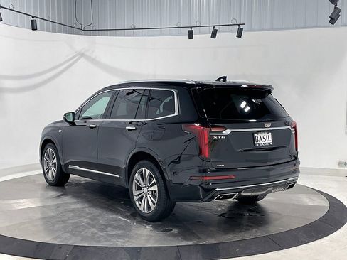 Used 2025 Cadillac XT6 Premium Luxury image 14