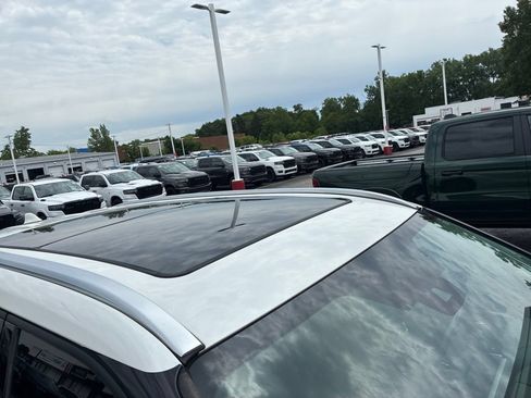 Used 2021 Toyota Highlander Platinum AWD/4WD image 9
