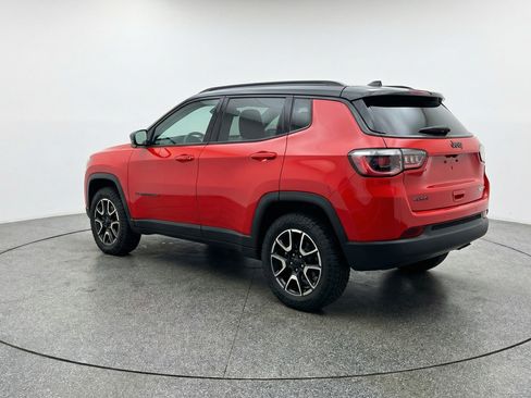 Used 2025 Jeep Compass Trailhawk AWD/4WD image 6