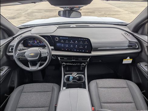 New 2026 Chevrolet Traverse LT w/ LPO, Floor Liner Package FWD image 18