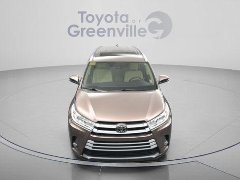 Used 2019 Toyota Highlander XLE image 22
