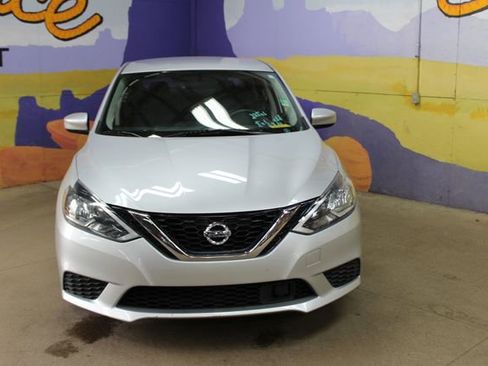 Used 2019 Nissan Sentra SV FWD image 3
