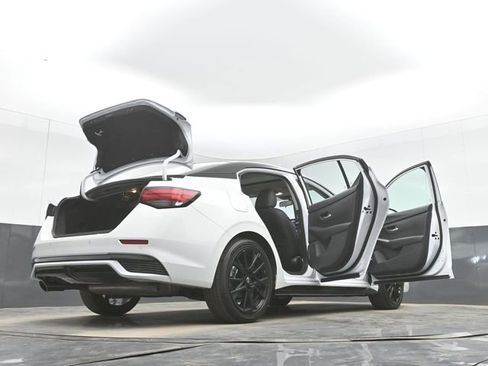 Used 2025 Nissan Sentra SR w/ SR Premium Package image 51