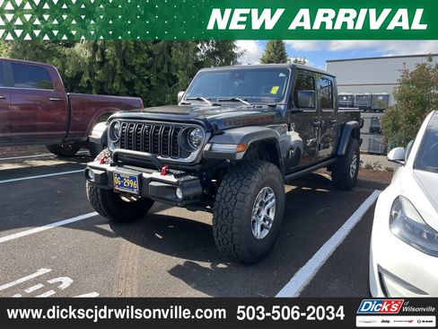 Used 2024 Jeep Gladiator Rubicon w/ Technology Group AWD/4WD image 2