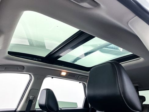 Used 2022 Nissan Pathfinder Platinum w/ Cargo Package image 5