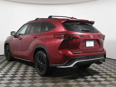 Used 2024 Toyota Highlander XSE AWD/4WD image 9