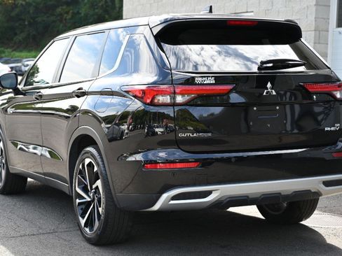 Used 2023 Mitsubishi Outlander SE image 5