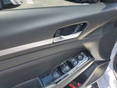 Certified 2025 Nissan Altima 2.5 SR w/ SR Premium Package FWD image 14