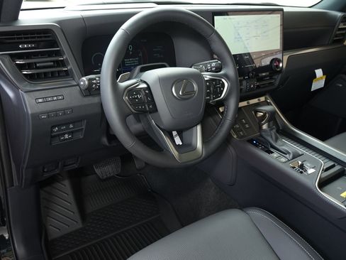 Used 2025 Lexus GX 550 Luxury+ w/ Accessory Package (2T) image 9