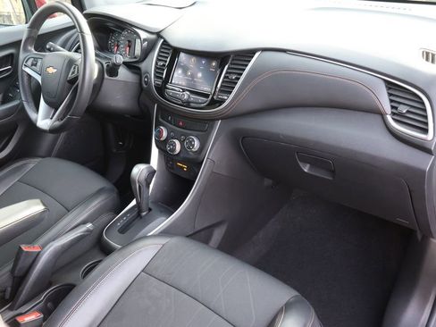 Used 2022 Chevrolet Trax LT w/ LT Convenience Package image 37