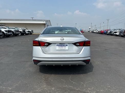 Used 2025 Nissan Altima 2.5 SV FWD image 4