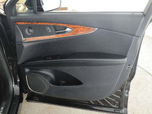 Used 2019 Lincoln Nautilus Reserve image 13