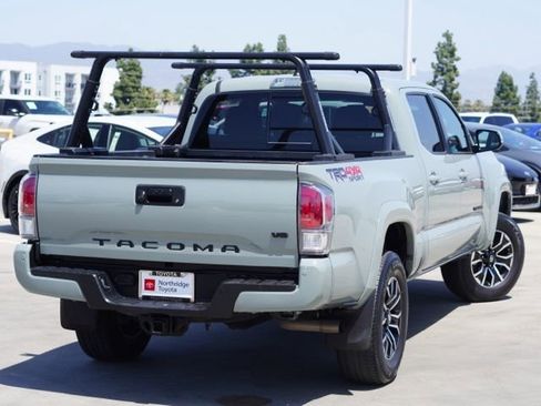 Used 2022 Toyota Tacoma TRD Sport w/ TRD Premium Sport Package AWD/4WD image 7