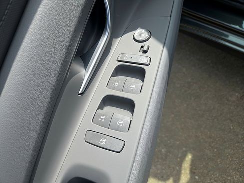 New 2026 Hyundai Elantra SE FWD image 18
