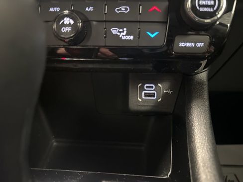 Used 2022 Jeep Compass Limited image 24