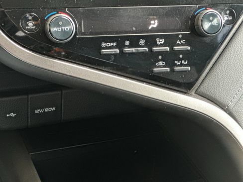Used 2021 Toyota Camry XSE image 19