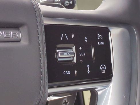 New 2025 Land Rover Range Rover Long Wheelbase SE image 25