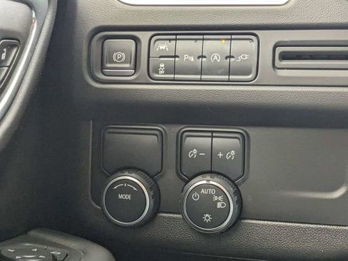 Used 2022 Chevrolet Suburban LT RWD image 22