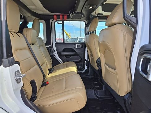 Used 2018 Jeep Wrangler Unlimited Sahara image 27