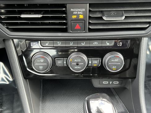 Used 2024 Volkswagen Jetta SE FWD image 27