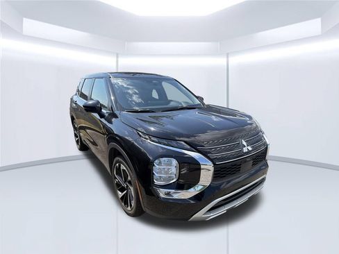 Used 2024 Mitsubishi Outlander SE FWD image 2