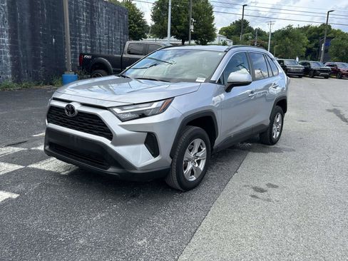 Used 2025 Toyota RAV4 XLE FWD image 7