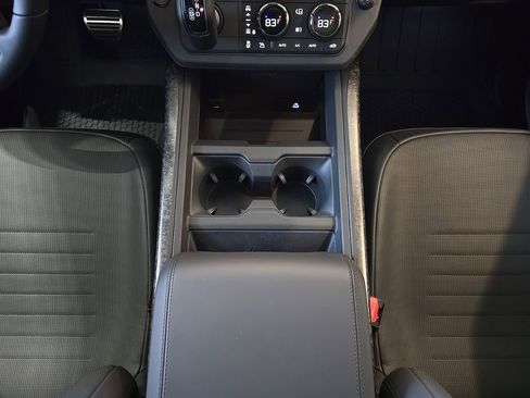 New 2026 Land Rover Defender 110 OCTA AWD/4WD image 21