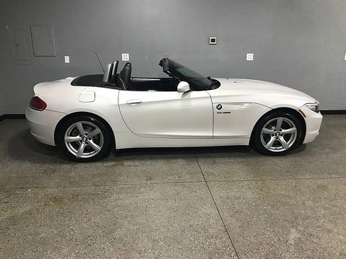 Used 2012 BMW Z4 sDrive28i image 10