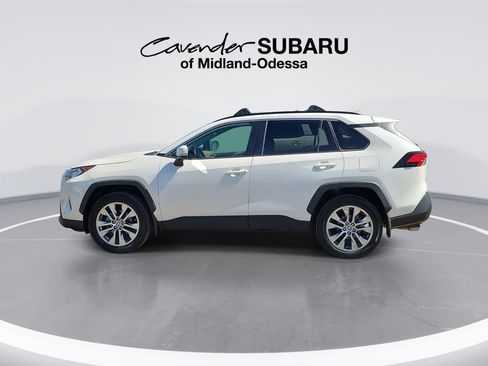 Used 2021 Toyota RAV4 XLE Premium image 5