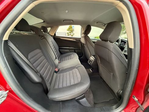 Used 2020 Ford Fusion SE FWD image 13