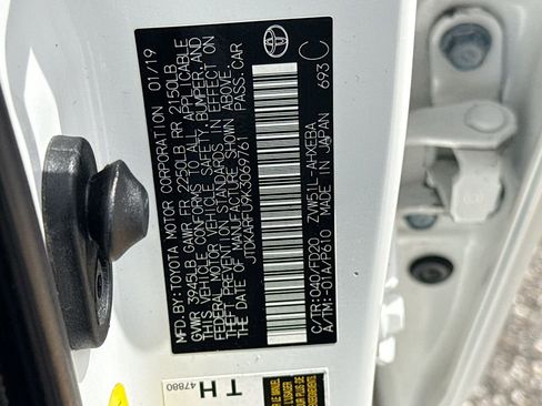 Used 2019 Toyota Prius LE FWD image 32