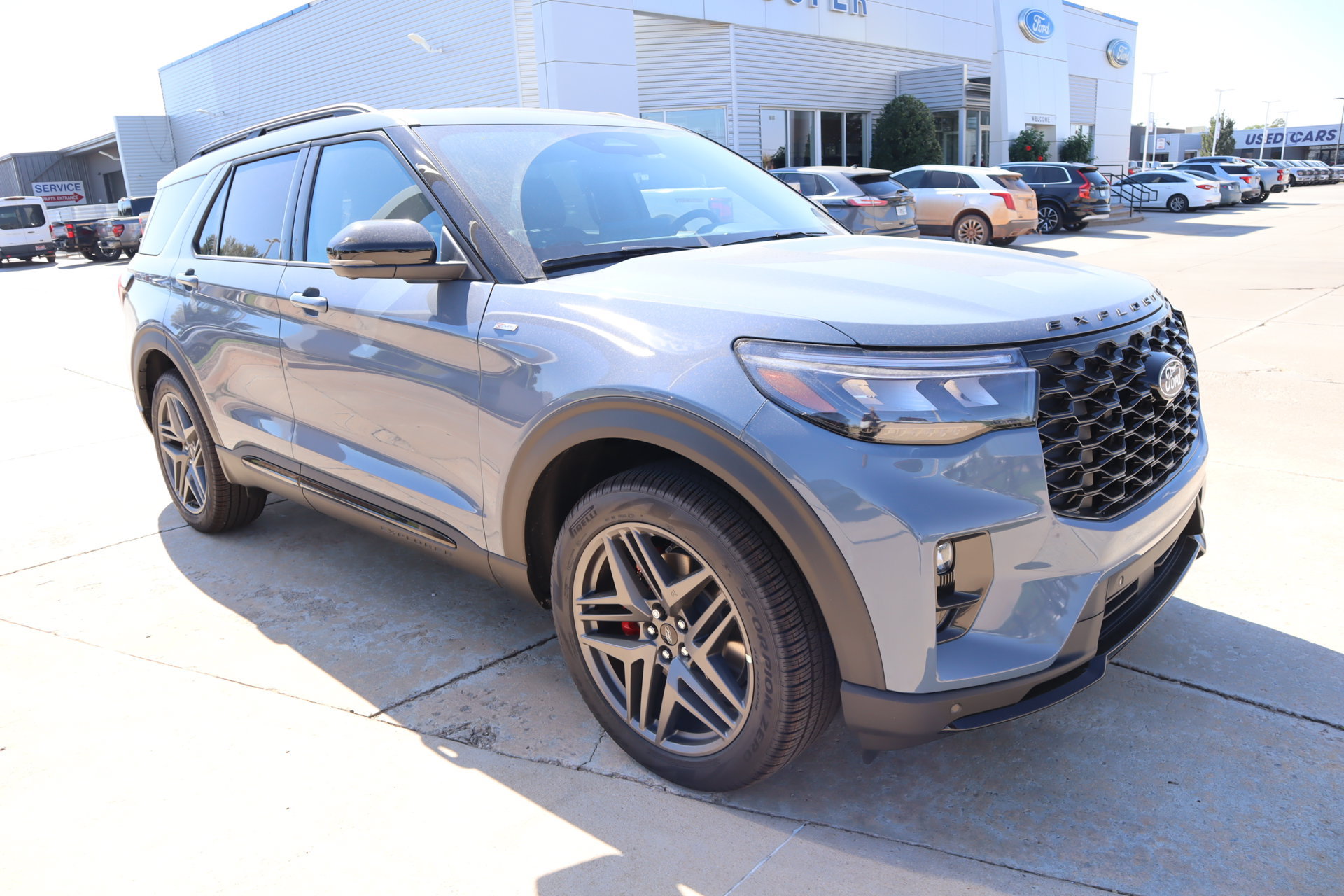 New 2027 Ford Explorer ST-Line w/ Premium Package AWD/4WD image 1