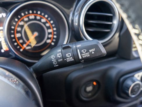 Used 2023 Jeep Wrangler Unlimited Sahara image 27