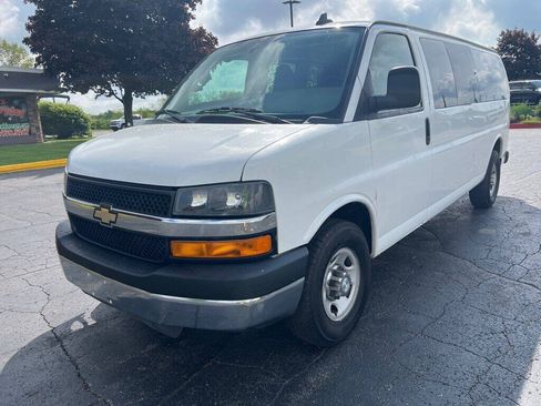 Used 2016 Chevrolet Express 3500 LT w/ LT Preferred Equipment Group RWD image 12