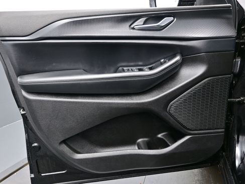 Used 2024 Jeep Grand Cherokee L Laredo image 9