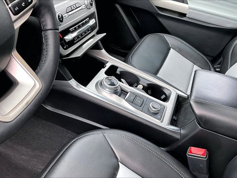 Used 2022 Ford Explorer XLT w/ Equipment Group 202A image 15