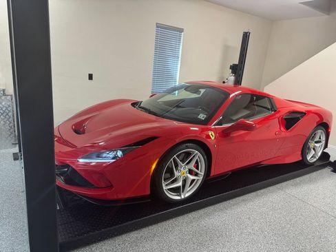 Used 2021 Ferrari F8 Tributo RWD image 1