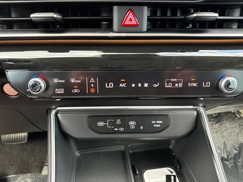New 2027 Kia Carnival SX Prestige FWD image 14