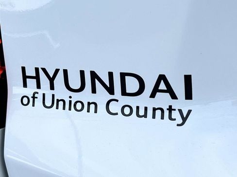 Used 2024 GMC Yukon SLT image 28