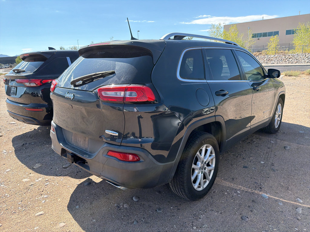 Used 2018 Jeep Cherokee Latitude Plus w/ Trailer Tow Group FWD image 4