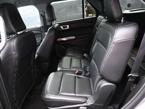 Used 2024 Ford Explorer XLT w/ Equipment Group 202A AWD/4WD image 31