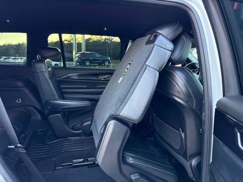 Used 2023 Jeep Grand Cherokee L Laredo image 18