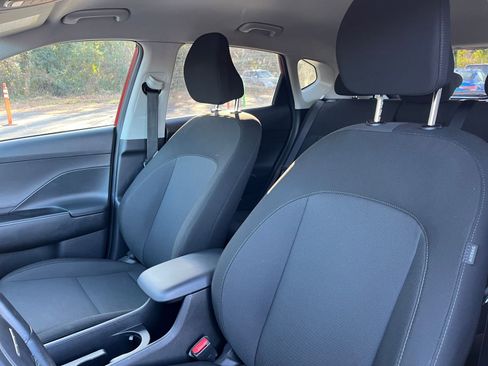 Used 2025 Hyundai Kona SEL image 36