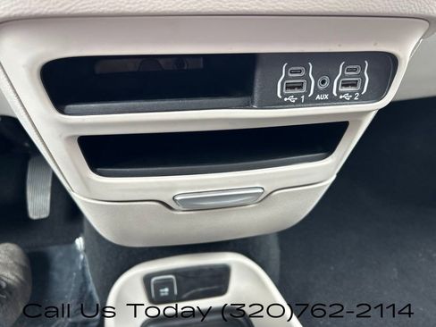 Used 2024 Chrysler Pacifica Touring-L FWD image 23