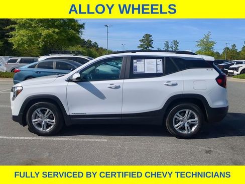 Used 2022 GMC Terrain SLE w/ Driver Convenience Package FWD image 11