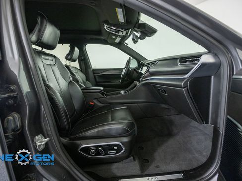 Used 2021 Jeep Grand Cherokee L Overland w/ Luxury Tech Group IV AWD/4WD image 41